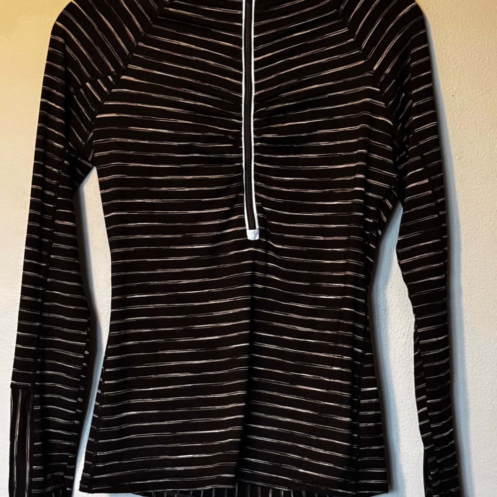 Athleta Black and White Ribbed Fitted pullover top